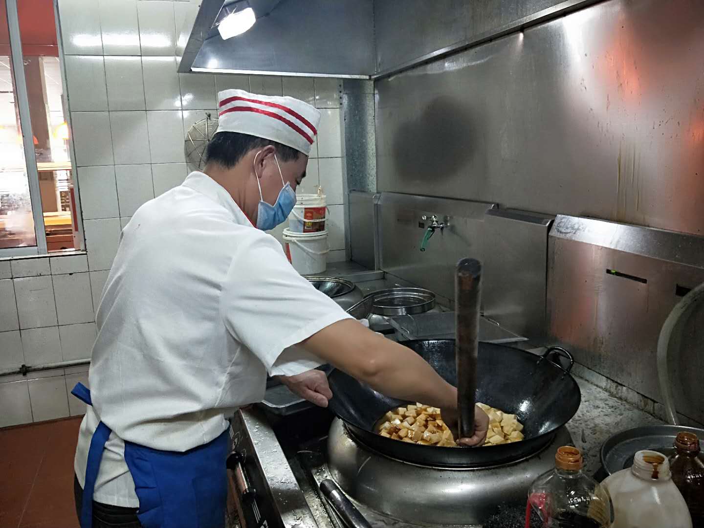 考个厨师证多少钱_厨师考证_陕西新东方烹饪学校
